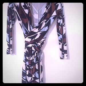 Size 4 Diane vonFurstenberg wrap Dress